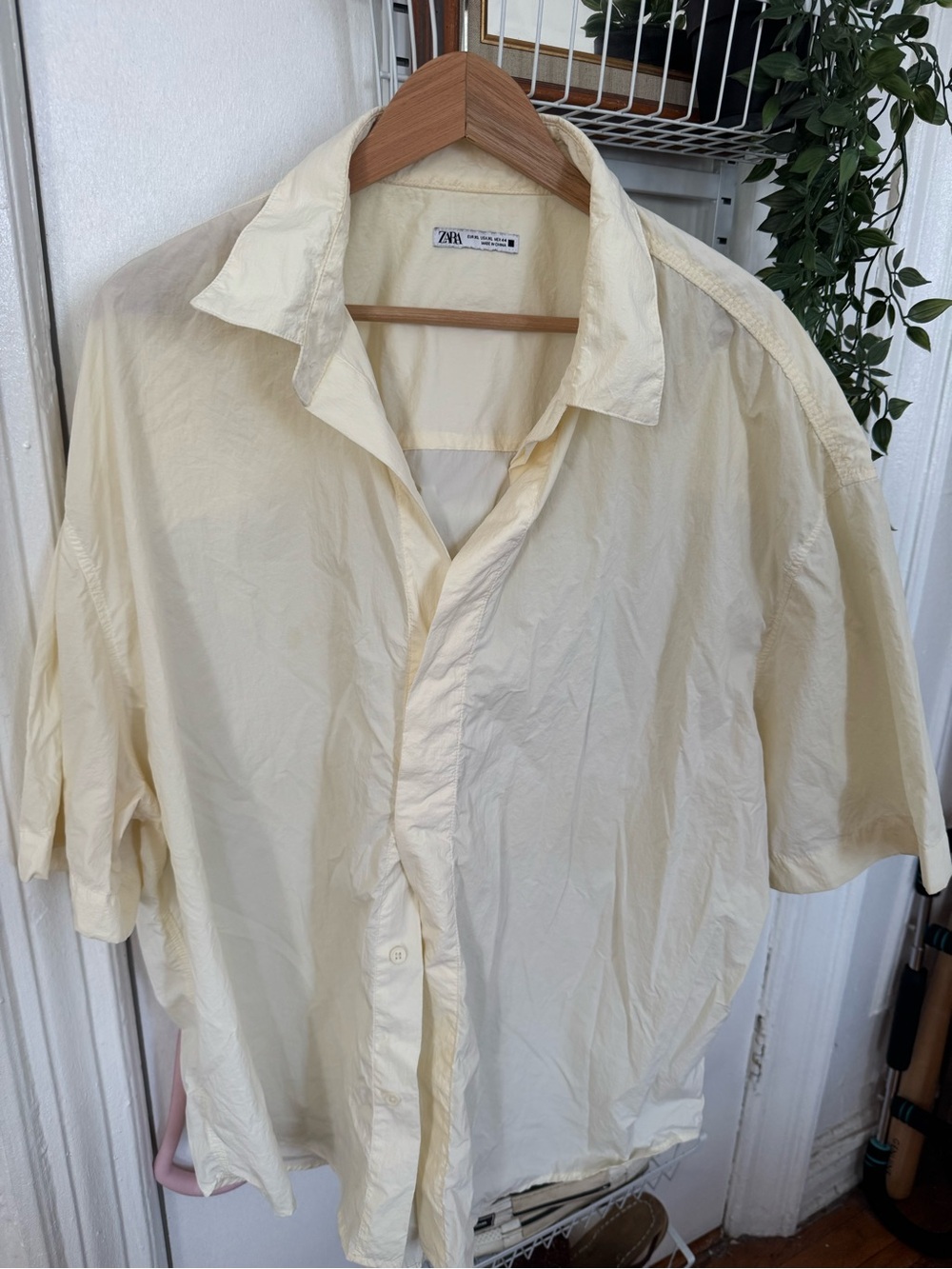 Zara Men's Light Cream Short-Sleeve Button-Down Shirt